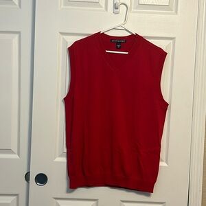 Devon & Jones Men’s Red Pullover Sleeveless Sweater-vest. 100% Cotton Size M